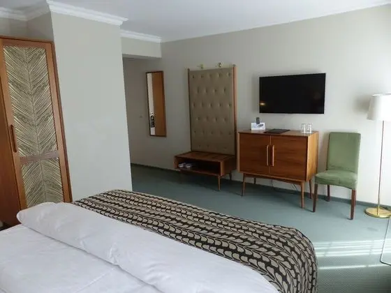 Deluxe Tek Büyük Yataklı Oda, Avlu Manzaralı