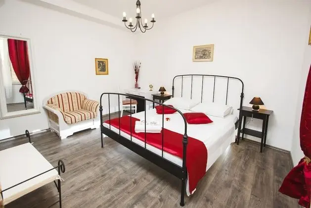 Classic Tek Büyük Yataklı Oda