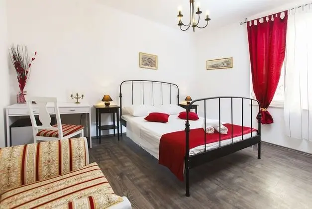 Classic Tek Büyük Yataklı Oda