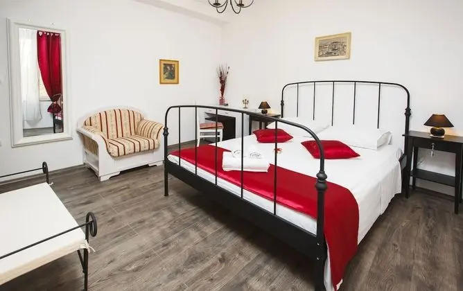 Classic Tek Büyük Yataklı Oda