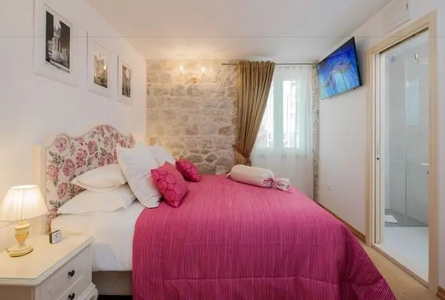 Luxury Double Room (201)