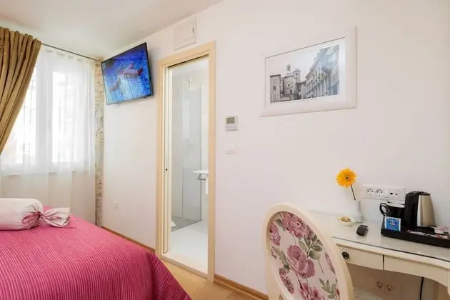 Luxury Double Room (201)