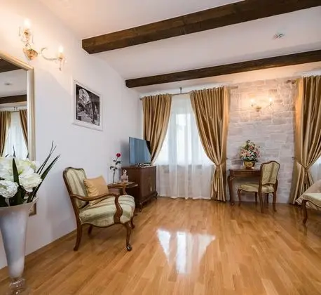 Premium Double Room (101)