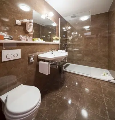 Premium Double Room (101)