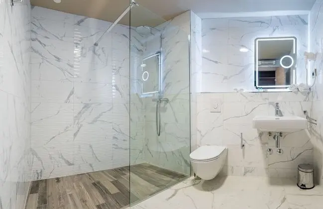 Deluxe Tek Büyük veya İki Ayrı Yataklı Oda, Sıcak Su Küveti (Tragurium)