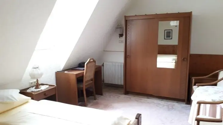 Classic Tek Büyük Yataklı Oda