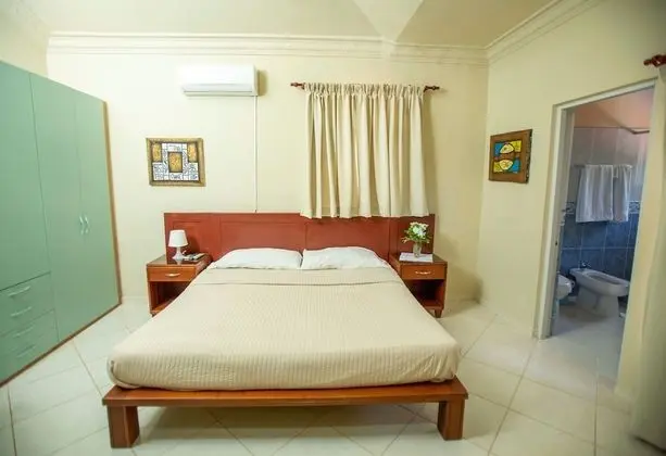Villa (6 Bedrooms)