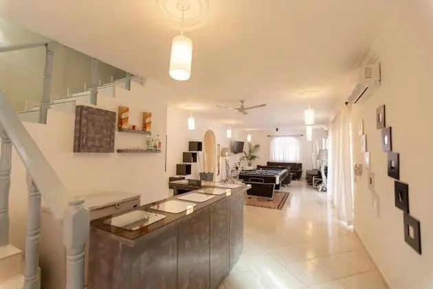 Villa (6 Bedrooms)