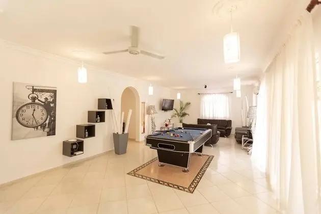 Villa (6 Bedrooms)