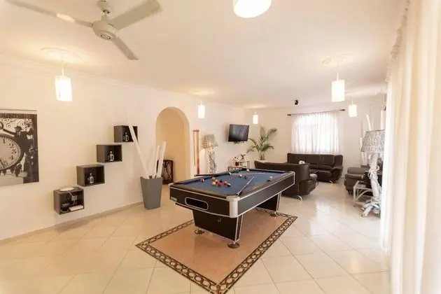 Villa (6 Bedrooms)