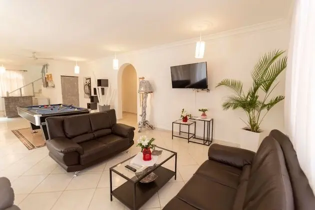Villa (6 Bedrooms)