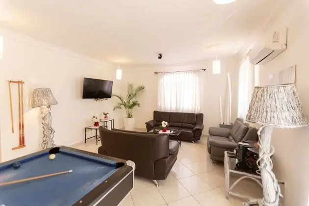 Villa (6 Bedrooms)