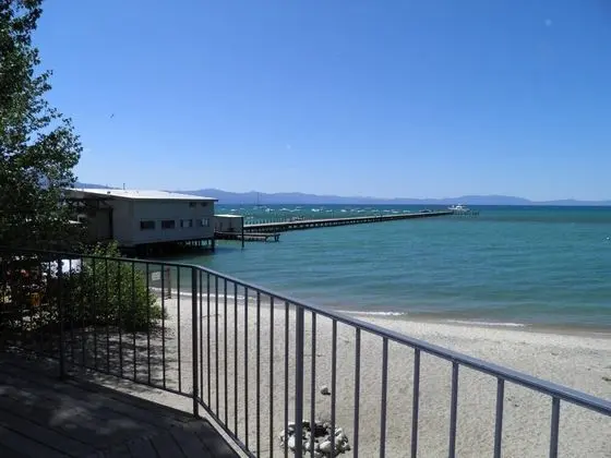 Ev (Private Beach, Pool Table, Close to E)