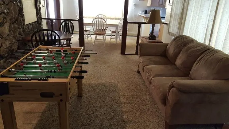 Ev (Private Hot Tub, Foosball Table, Pet )