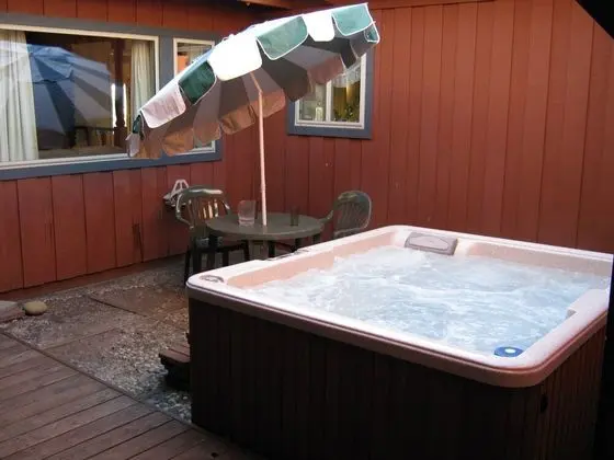 Ev (Private Hot Tub, Foosball Table, Pet )