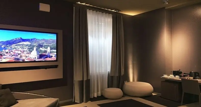 Süit, 1 Çift Kişilik Yatak ve Çekyat