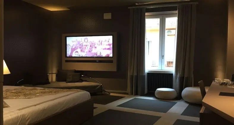 Süit, 1 Çift Kişilik Yatak ve Çekyat
