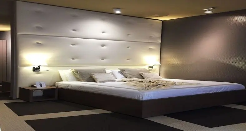 Süit, 1 Çift Kişilik Yatak ve Çekyat