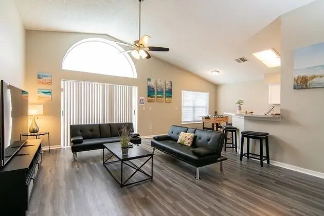 Ev (Private pool, close to  Disney!!!)