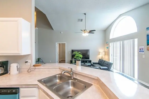 Ev (Private pool, close to  Disney!!!)