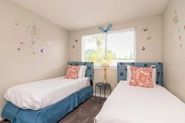Ev (Private pool, close to  Disney!!!)