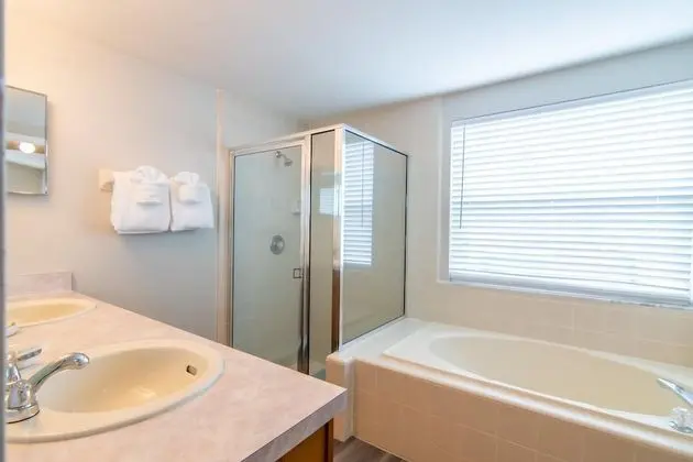 Ev (Private pool, close to  Disney!!!)