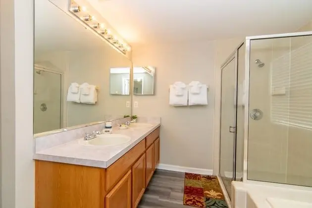 Ev (Private pool, close to  Disney!!!)