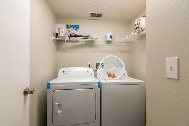 Ev (Private pool, close to  Disney!!!)