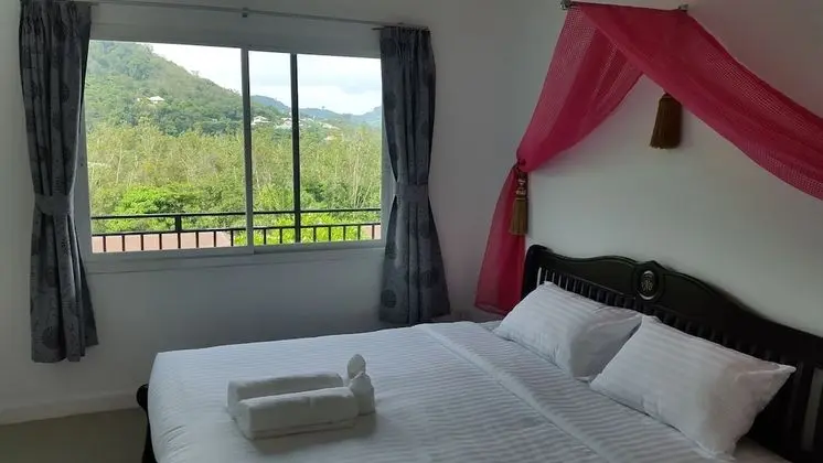 8 Bedrooms Pool Villa
