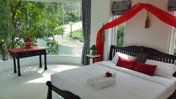 8 Bedrooms Pool Villa