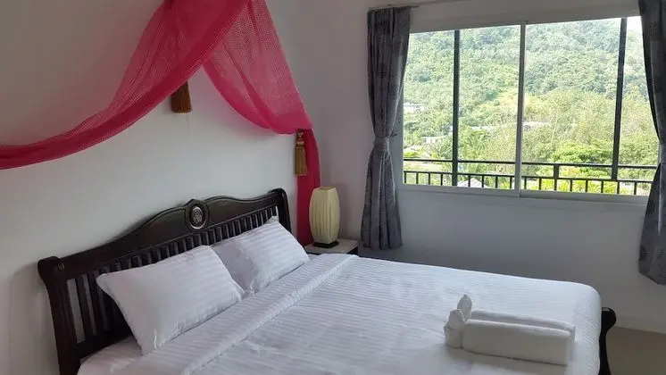 8 Bedrooms Pool Villa