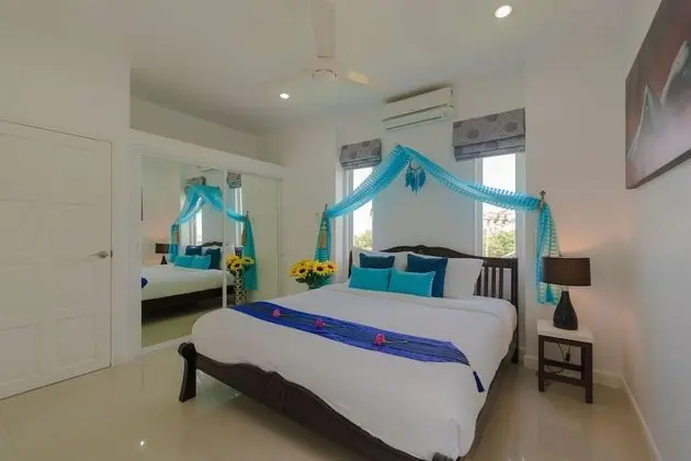 8 Bedrooms Pool Villa