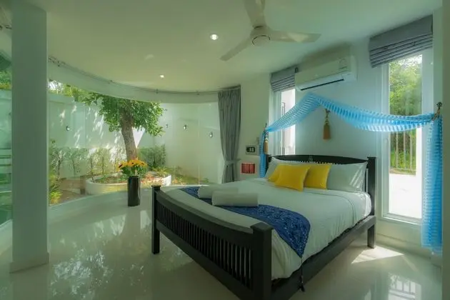 8 Bedrooms Pool Villa
