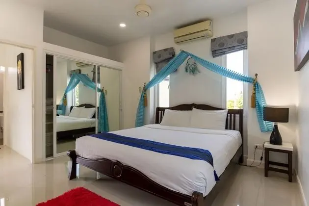 8 Bedrooms Pool Villa