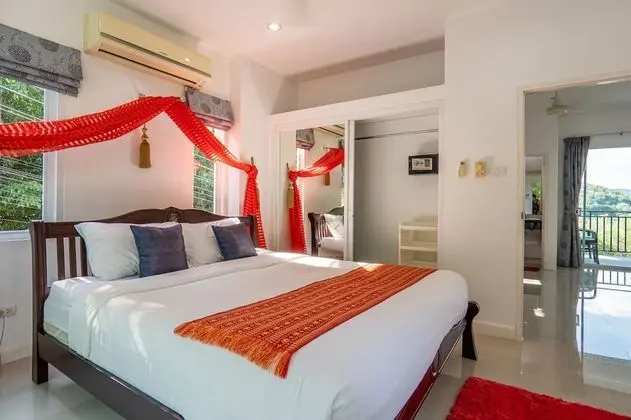 8 Bedrooms Pool Villa