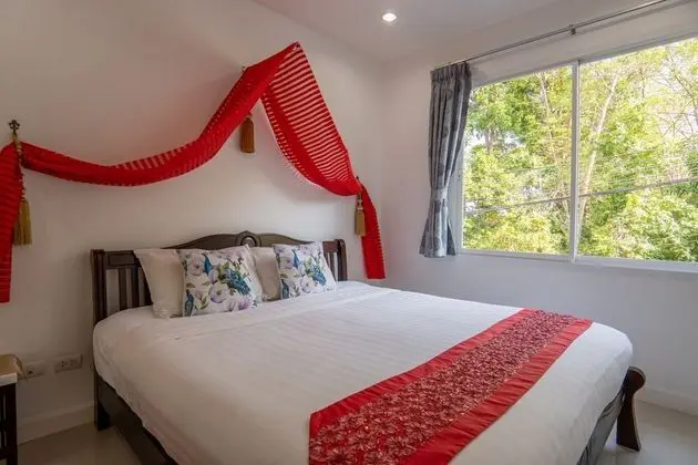 8 Bedrooms Pool Villa
