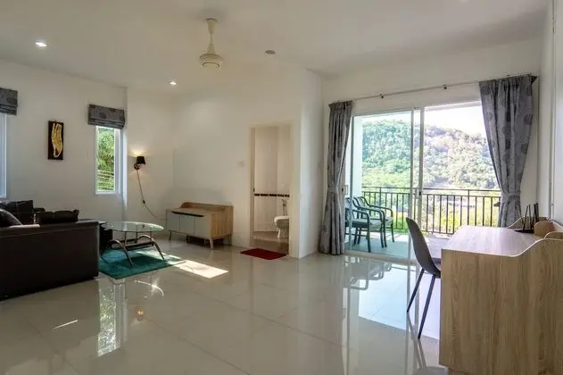 8 Bedrooms Pool Villa