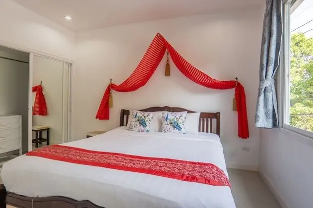 8 Bedrooms Pool Villa