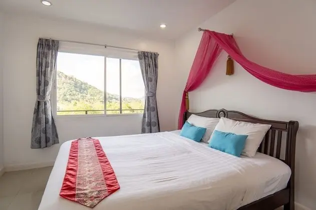 8 Bedrooms Pool Villa