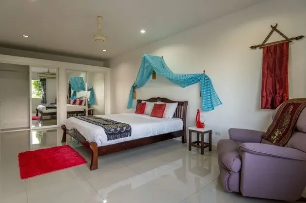 8 Bedrooms Pool Villa