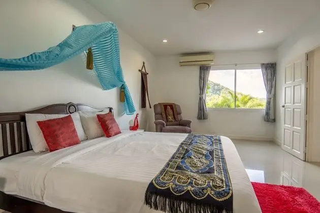 8 Bedrooms Pool Villa