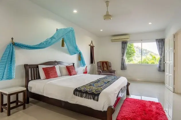 8 Bedrooms Pool Villa