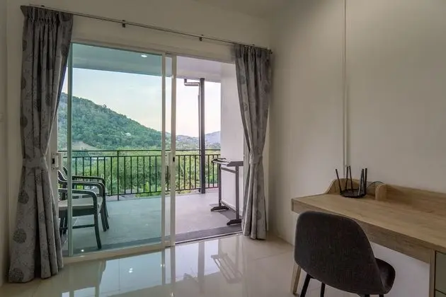 8 Bedrooms Pool Villa