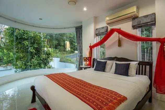 8 Bedrooms Pool Villa