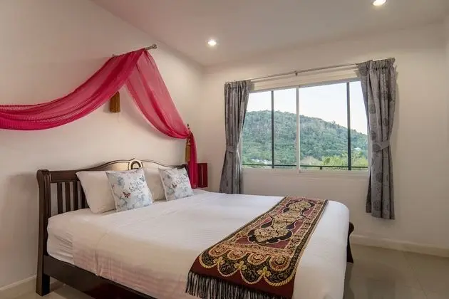 8 Bedrooms Pool Villa