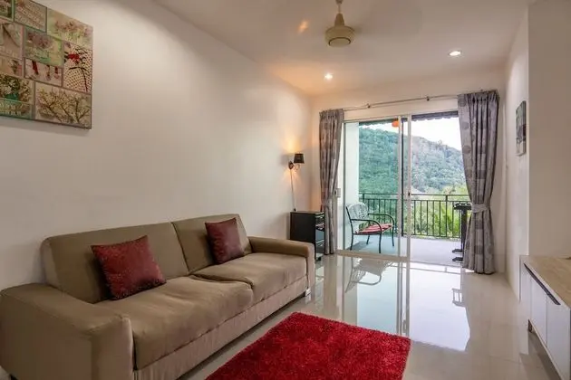8 Bedrooms Pool Villa