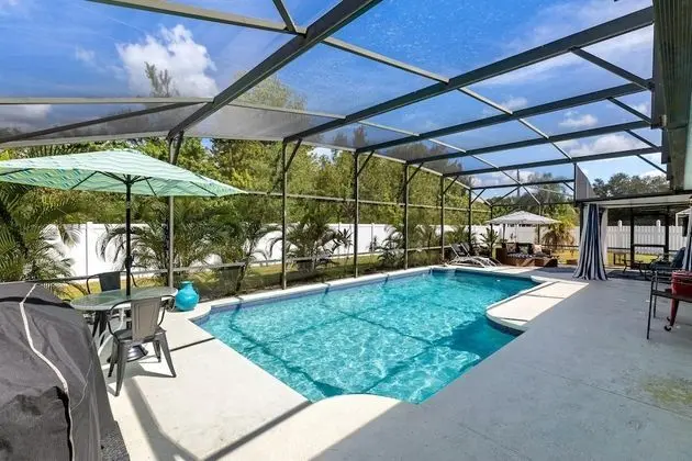 Ev (Private Pool house, near all famous a)