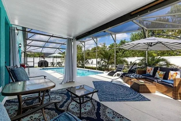 Ev (Private Pool house, near all famous a)