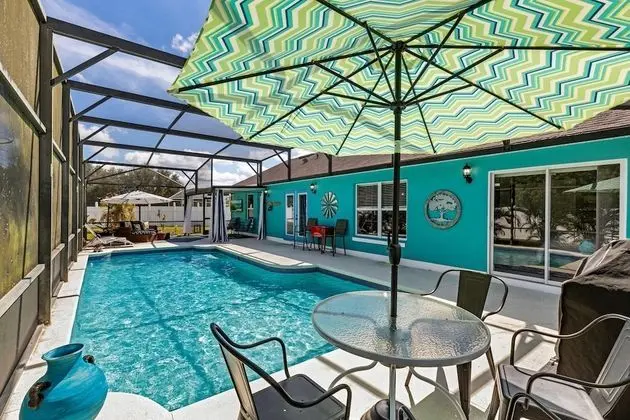 Ev (Private Pool house, near all famous a)