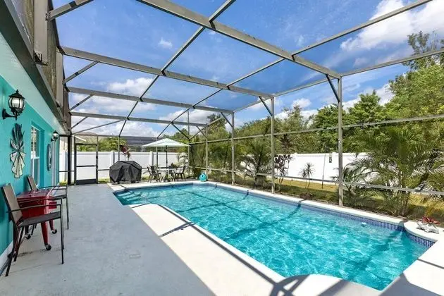 Ev (Private Pool house, near all famous a)